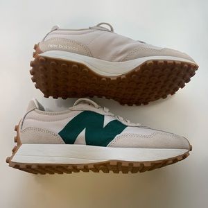 New Balance 327 ‘Timberwolf Nightwatch Green’ Womens size 7